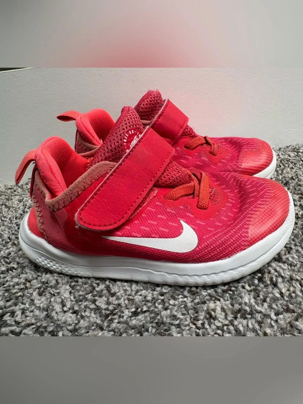 Nike Free RN Toddler No-Tie Velcro Pink Athletic Sneakers Size 9c